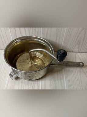 The Original Foley Food Mill 2-Quart / 1.9L Stainless Steel No. 101. Vintage